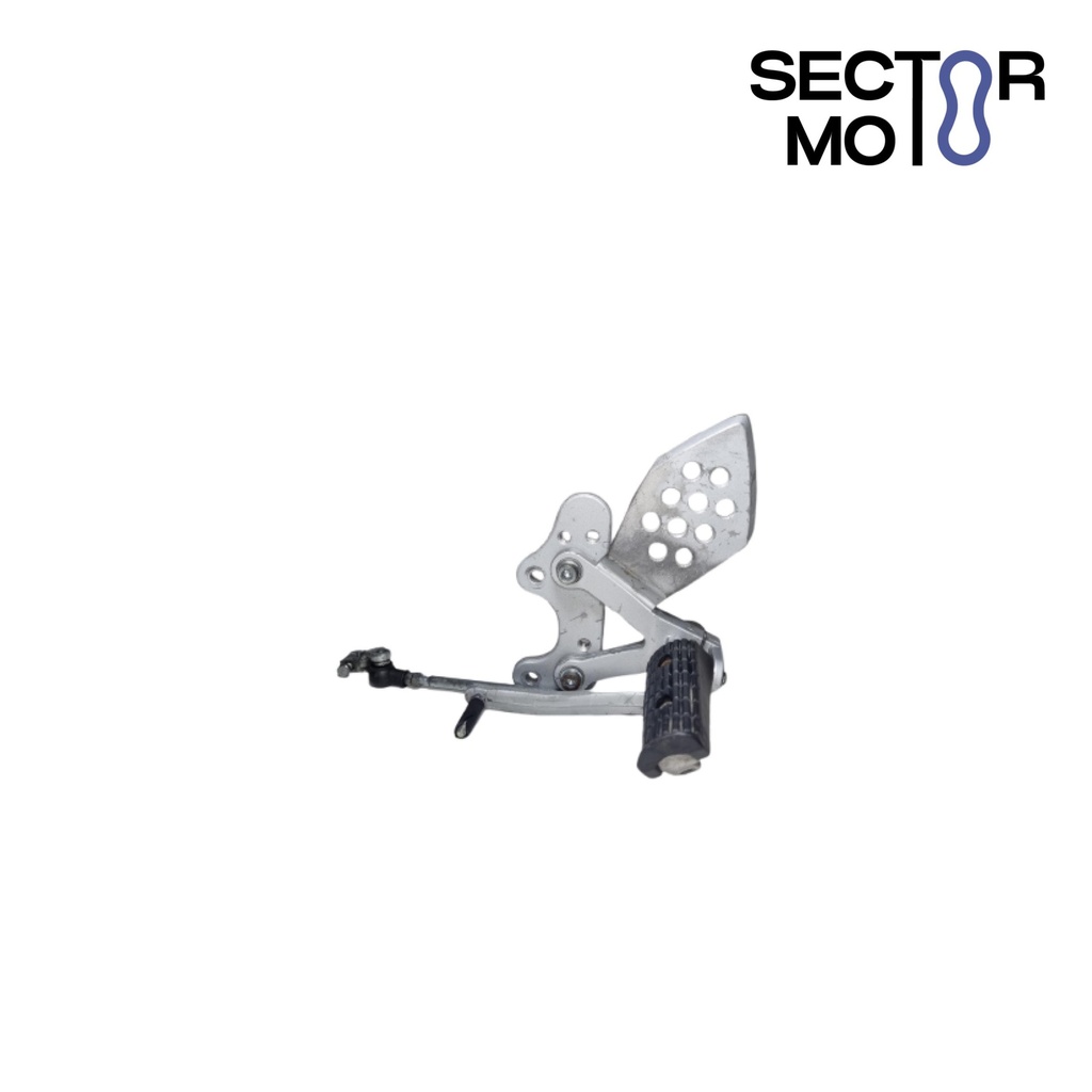 Soporte y estribera piloto izquierda