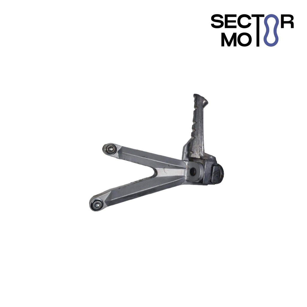 Soporte y estribera copiloto izquierda